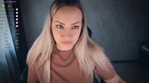 Snapshot of bellezza_ chatting on May 2026 10:11:02 AM Your Annabelle Wolf online show from May 2026 10:11:02 AM
