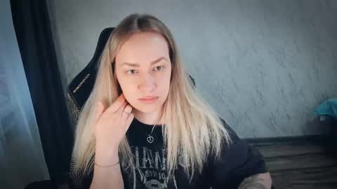 Snapshot of bellezza_ chatting on May 2026 06:03:01 PM Your Annabelle Wolf online show from May 2026 06:03:01 PM