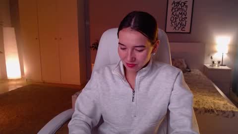 Bella online show from October 2025 01:04:02 AM