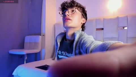 Neon online show from September 2025 07:30:01 PM