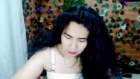 Snapshot of belly_silky chatting on January 2025 01:45:01 AM Belly online show from January 2025 01:45:01 AM