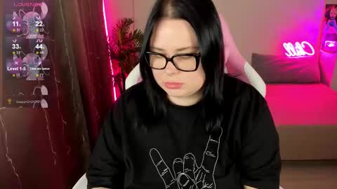 LinaBoo online show from November 2025 05:13:02 AM