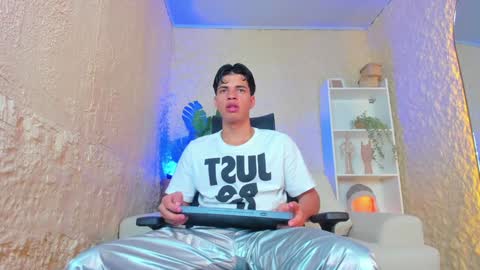 Snapshot of benjamin_more chatting on January 2025 01:16:01 AM BENJAMIN online show from January 2025 01:16:01 AM