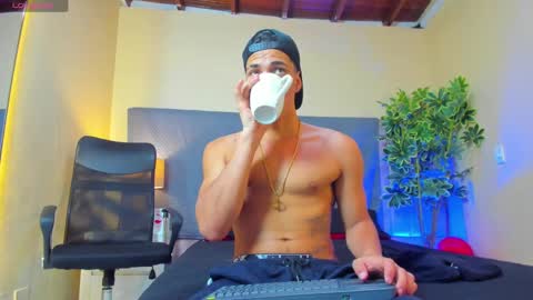 Snapshot of benjamin_more chatting on February 2025 11:59:02 PM BENJAMIN online show from February 2025 11:59:02 PM