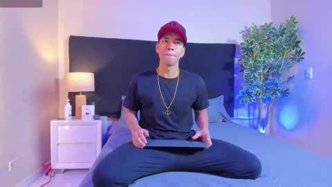 Snapshot of benjamin_more chatting on February 2025 01:35:01 AM BENJAMIN online show from February 2025 01:35:01 AM