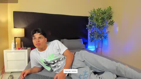 Snapshot of benjamin_more chatting on March 2025 02:36:01 AM BENJAMIN online show from March 2025 02:36:01 AM