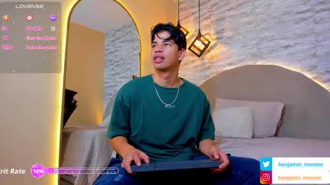 Snapshot of benjamin_more chatting on October 2025 12:35:01 PM BENJAMIN online show from October 2025 12:35:01 PM