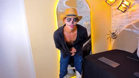 Snapshot of benjamin_more chatting on October 2025 08:43:01 PM BENJAMIN online show from October 2025 08:43:01 PM