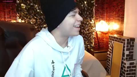 BENJAMIN online show from December 2024 07:30:02 PM