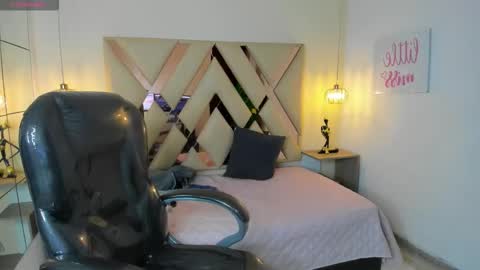 BENJAMIN online show from September 2025 07:41:02 PM