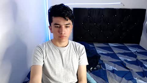 Snapshot of benji_hoter chatting on January 2025 05:37:02 PM Benji Hoter online show from January 2025 05:37:02 PM