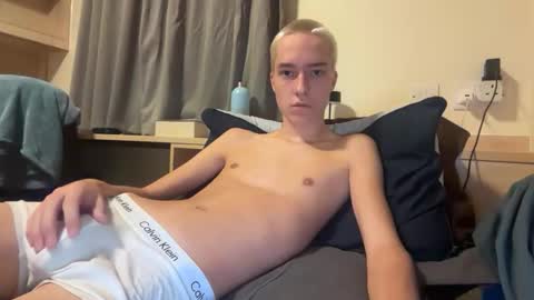 Snapshot of benji_j8 chatting on November 2025 10:19:02 PM benji_j8 online show from November 2025 10:19:02 PM