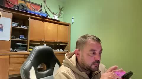 benochau online show from April 2026 09:01:02 PM