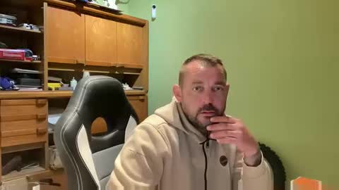 benochau online show from April 2026 02:49:02 AM