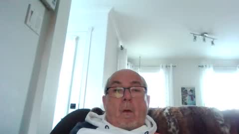 bernard1102 online show from December 2024 02:05:02 PM