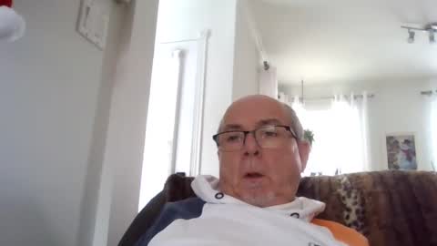 bernard1102 online show from December 2024 02:48:02 PM