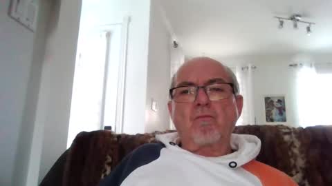 bernard1102 online show from December 2024 07:21:02 PM