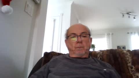 bernard1102 online show from December 2024 01:34:02 PM