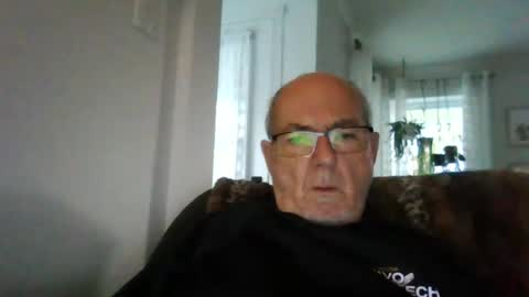 bernard1102 online show from September 2025 10:37:01 AM