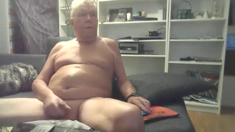 Snapshot of berra3232 chatting on October 2025 02:03:02 PM berra online show from October 2025 02:03:02 PM