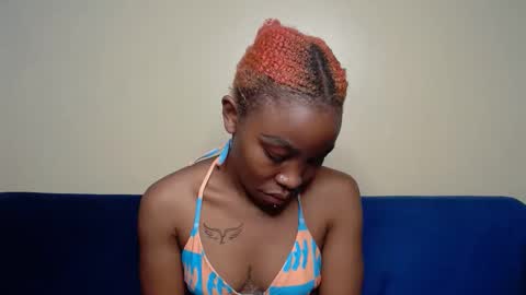 berries_lee online show from November 2025 11:20:01 AM