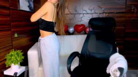 Snapshot of berry_alma chatting on March 2025 08:11:02 PM Alma online show from March 2025 08:11:02 PM
