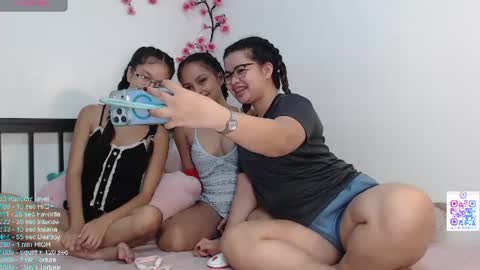 Snapshot of berrybliiss chatting on July 2026 06:51:01 AM SnowClairee online show from July 2026 06:51:01 AM