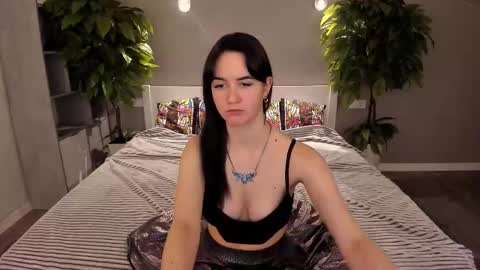 Violette online show from November 2025 09:07:01 PM