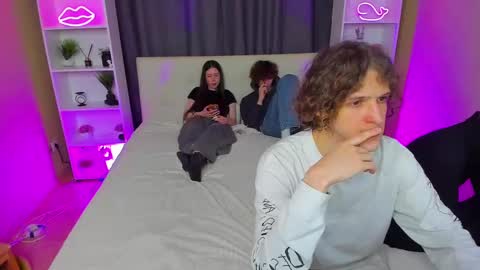 Danny and Kira online show from March 2025 08:13:02 AM