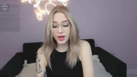 Danny and Kira online show from October 2025 08:28:01 AM