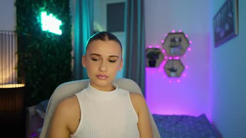 Snapshot of betty_greyy chatting on September 2025 06:31:02 PM Betty Grey online show from September 2025 06:31:02 PM