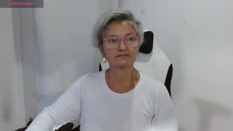 Snapshot of bety_cum3 chatting on May 2026 09:32:02 PM bibiana online show from May 2026 09:32:02 PM