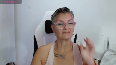 Snapshot of bety_cum3 chatting on May 2026 11:54:01 PM bibiana online show from May 2026 11:54:01 PM
