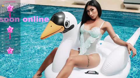 Nicolle Aviles online show from December 2024 12:11:01 PM