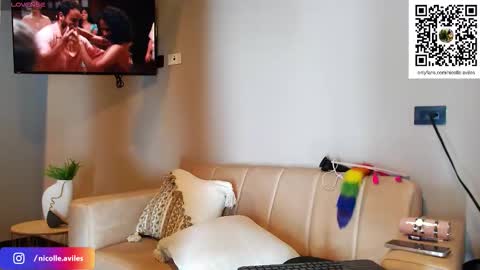 Nicolle Aviles online show from November 2025 03:08:02 AM