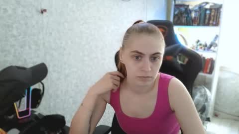 Snapshot of beverly_yay chatting on April 2026 01:09:02 PM beverly_yay online show from April 2026 01:09:02 PM