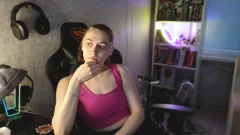 Snapshot of beverly_yay chatting on April 2026 06:03:02 PM beverly_yay online show from April 2026 06:03:02 PM