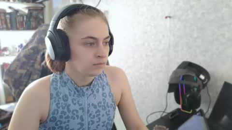 Snapshot of beverly_yay chatting on June 2026 06:48:02 AM beverly_yay online show from June 2026 06:48:02 AM