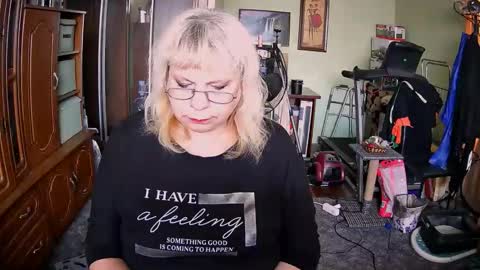 BeverlyQCynia online show from September 2025 11:00:01 AM