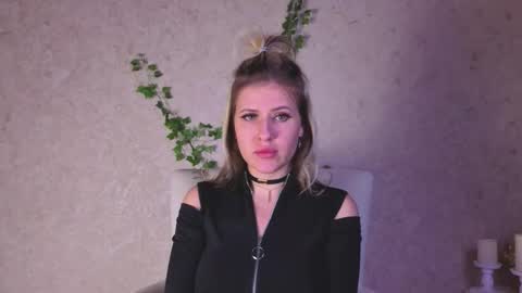Snapshot of beverlyy_ chatting on September 2025 01:39:02 AM Beverly online show from September 2025 01:39:02 AM