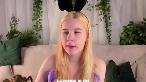 Eliz online show from October 2025 01:33:02 AM