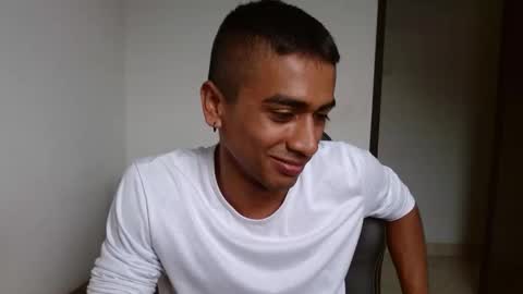 Snapshot of bfernando_05 chatting on March 2025 10:32:01 PM BAYRON online show from March 2025 10:32:01 PM