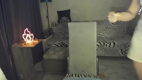 mom online show from December 2025 11:32:01 PM