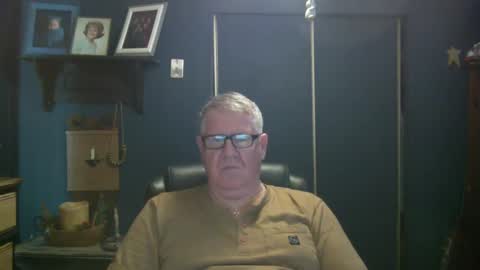 Snapshot of bigbeerdrinker1 chatting on January 2025 04:26:01 PM bigbeerdrinker online show from January 2025 04:26:01 PM