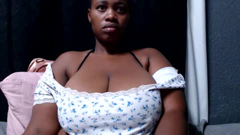 Snapshot of bigboobsbitchx chatting on May 2026 06:42:02 PM bigboobsbitchx online show from May 2026 06:42:02 PM