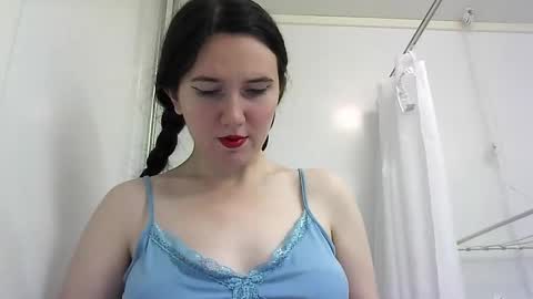Isabella online show from September 2025 12:38:02 PM