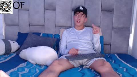 Snapshot of bigcock_couplexxx chatting on October 2025 03:29:01 AM DAVID and JUAN online show from October 2025 03:29:01 AM