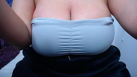 Snapshot of bigg_boobs_xxx chatting on June 2026 03:04:01 AM Sunny online show from June 2026 03:04:01 AM