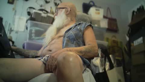 bigjeff01 online show from November 2025 05:26:01 PM