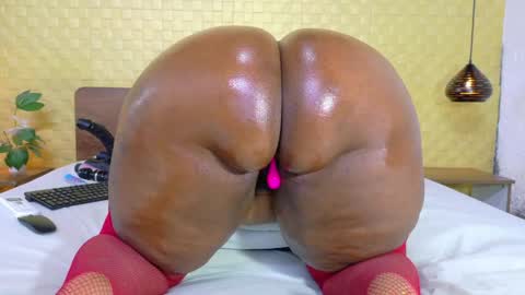 bigroundbooty_ online show from April 2026 07:58:01 PM